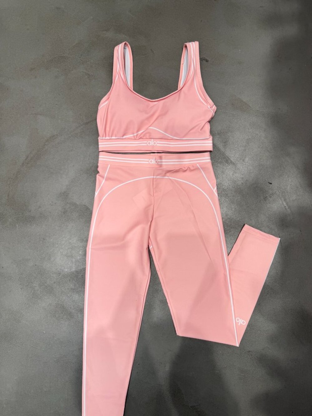 Alo Yoga Pink Tracksuit - Picture 2 of 6